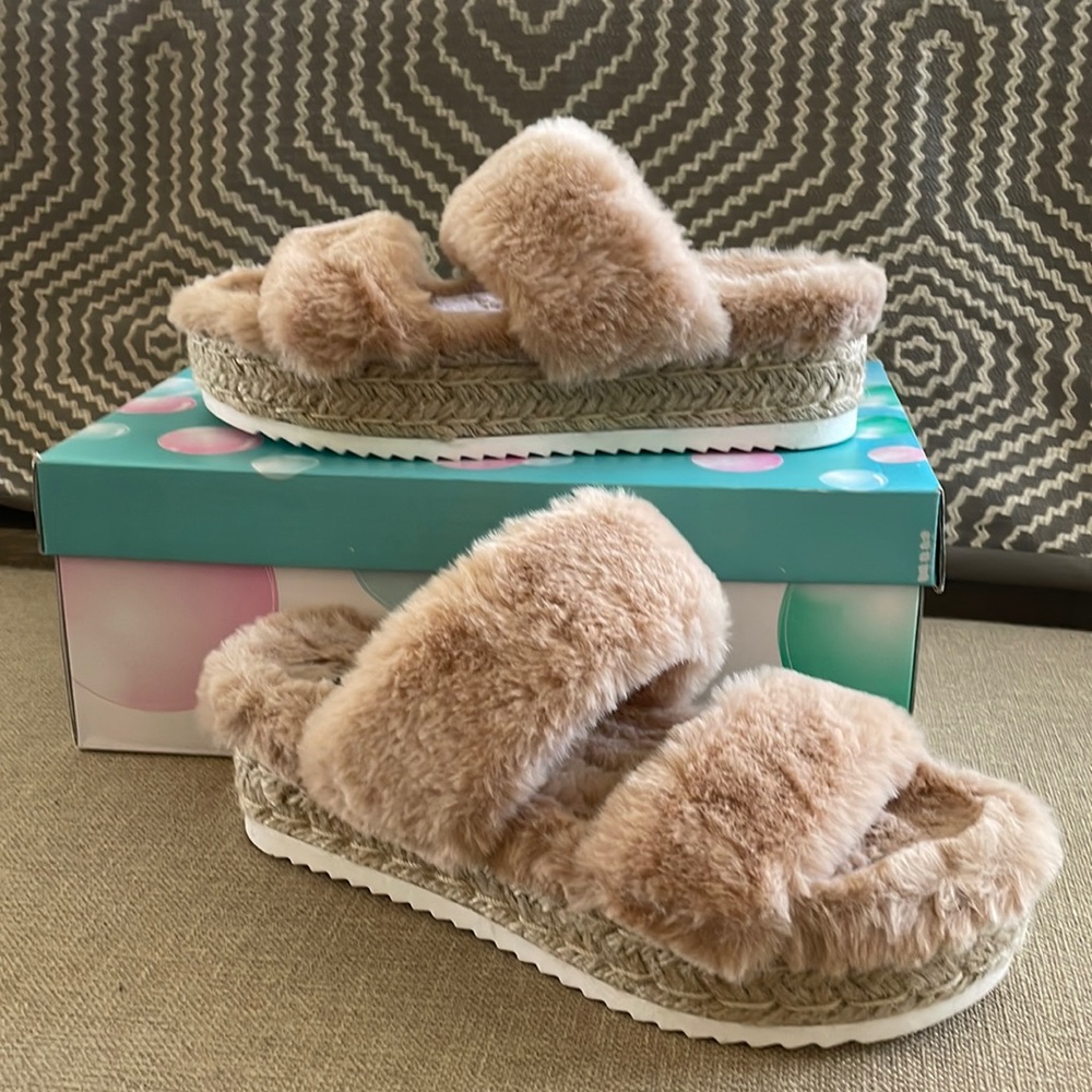 SOFA Eunice Natural Fuzzy Ladies Slides Espadrilles Sandal NEW 7.5.